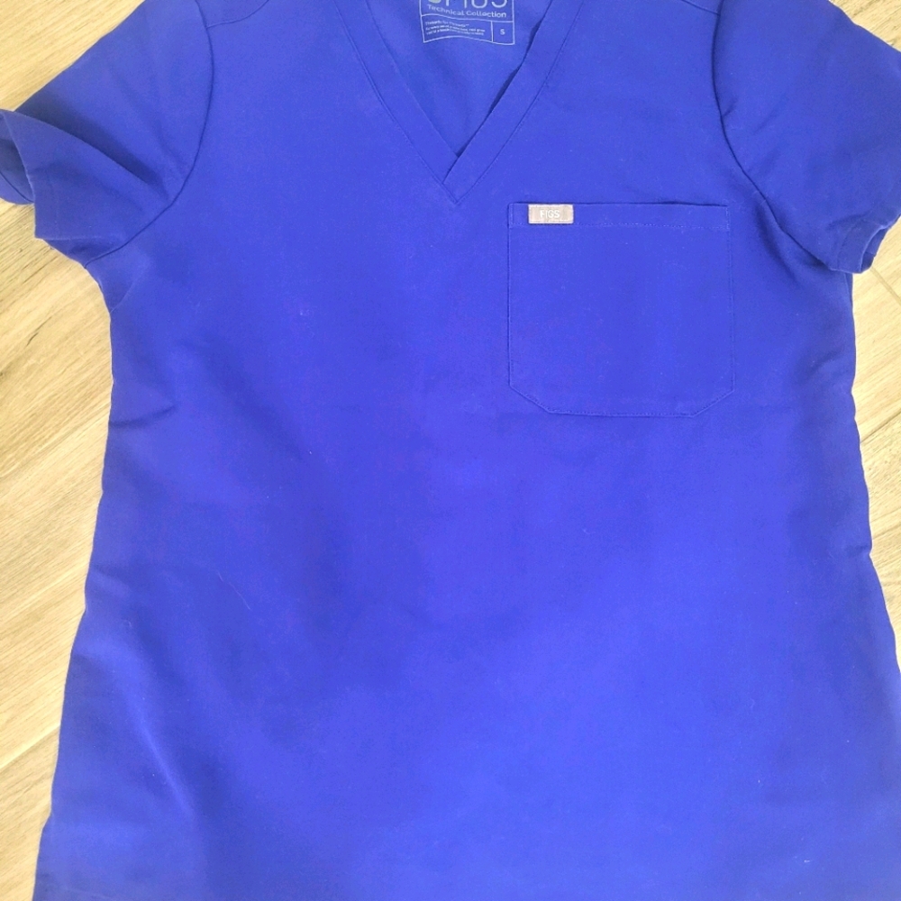 Figs CASMA scrub top